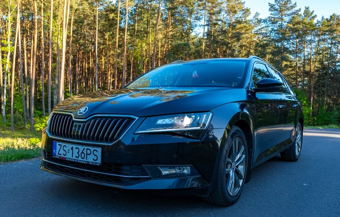 Skoda Superb cena 64700 przebieg: 175500, rok produkcji 2018 z Szczecin małe 352